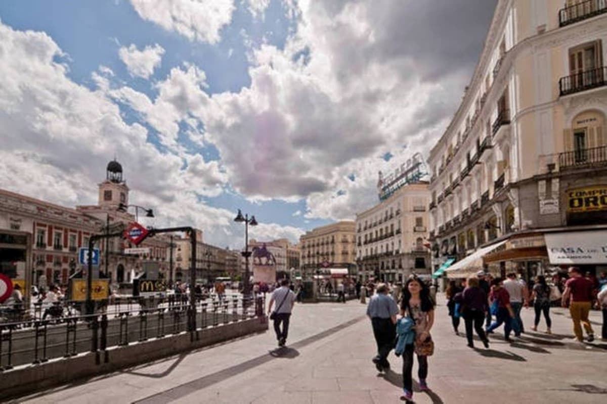 太阳门（ Puerta del Sol ）可容纳5人