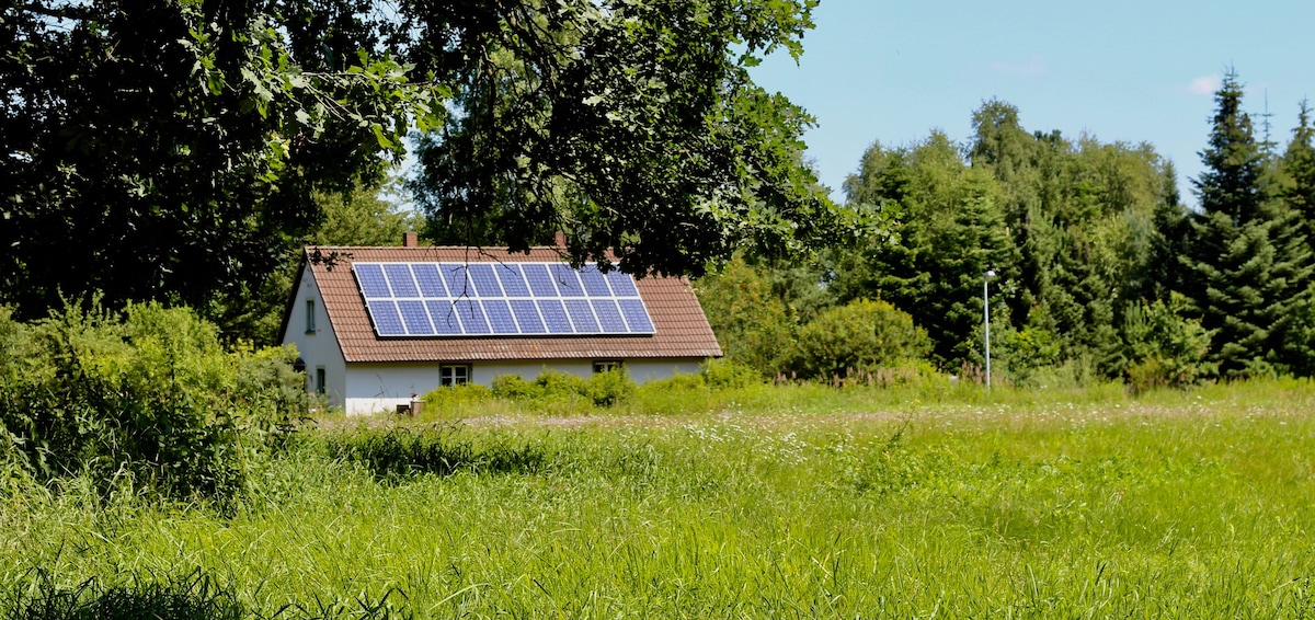 Altes Bauernhaus mitten in der Natur