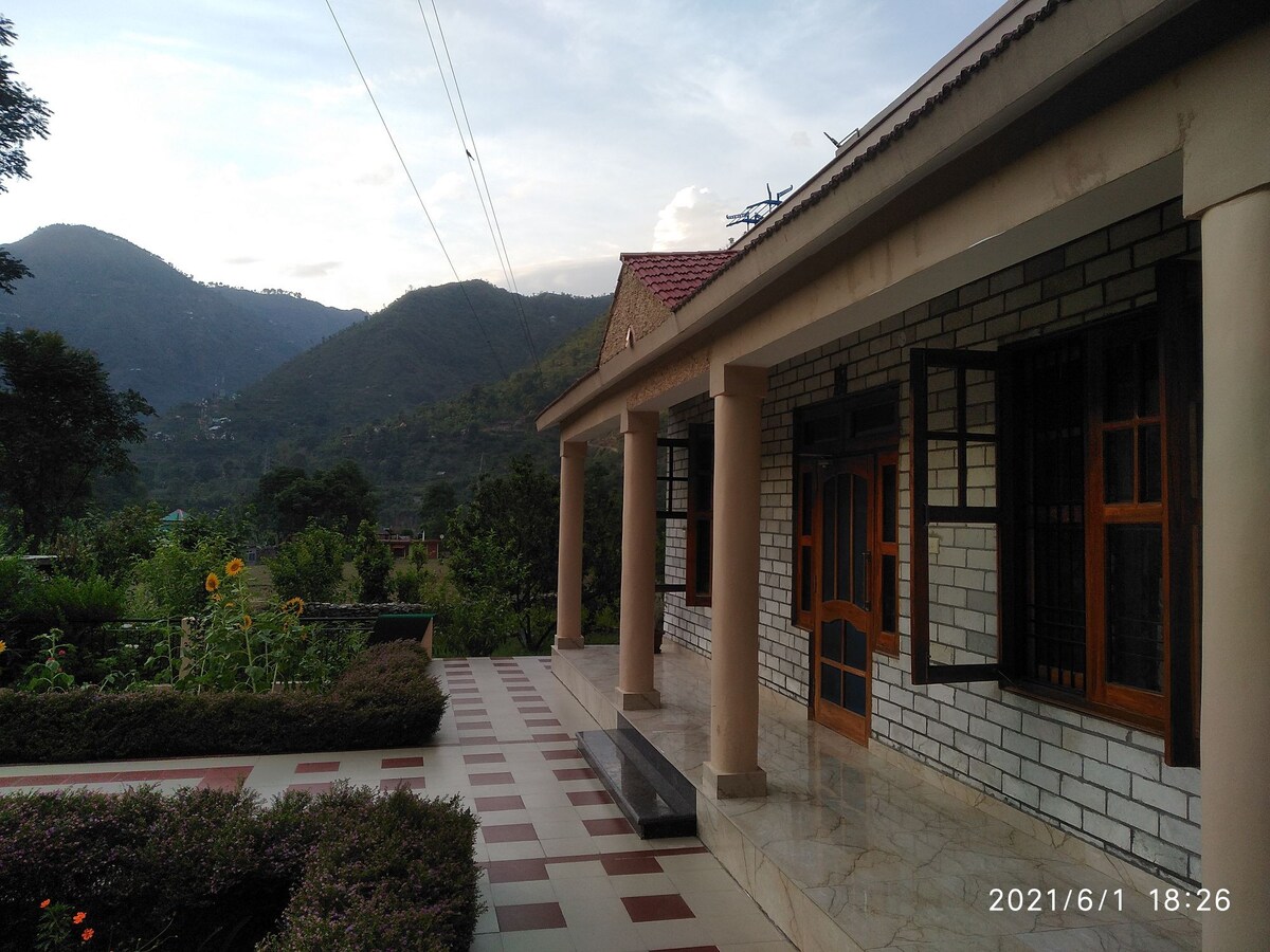 Akhil Farm House for 4+ guests near Mandi Approved by Himachal Pradesh Tourism Development Corporation( A H.P. State Government Undertaking)