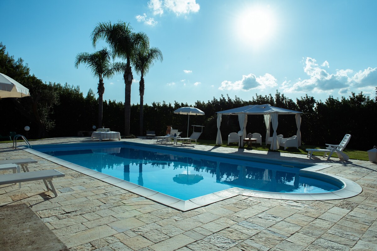 Villa con piscina immersa nel Salento