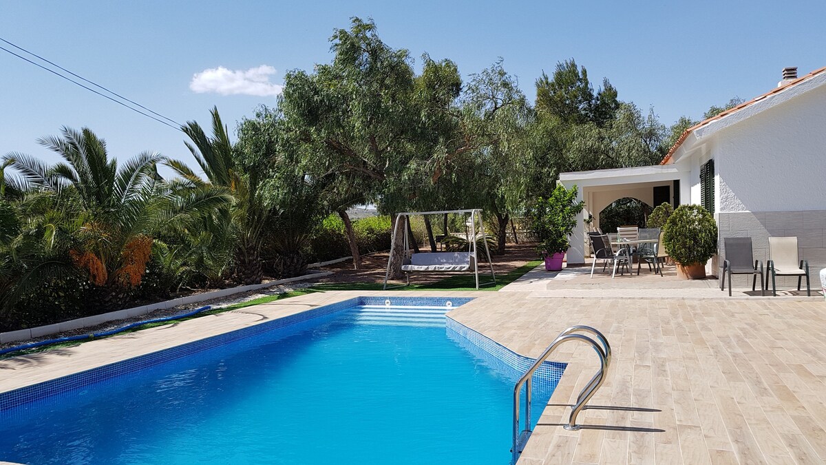 出色的房子/泳池， 3分钟。Golf Plantio Alicante