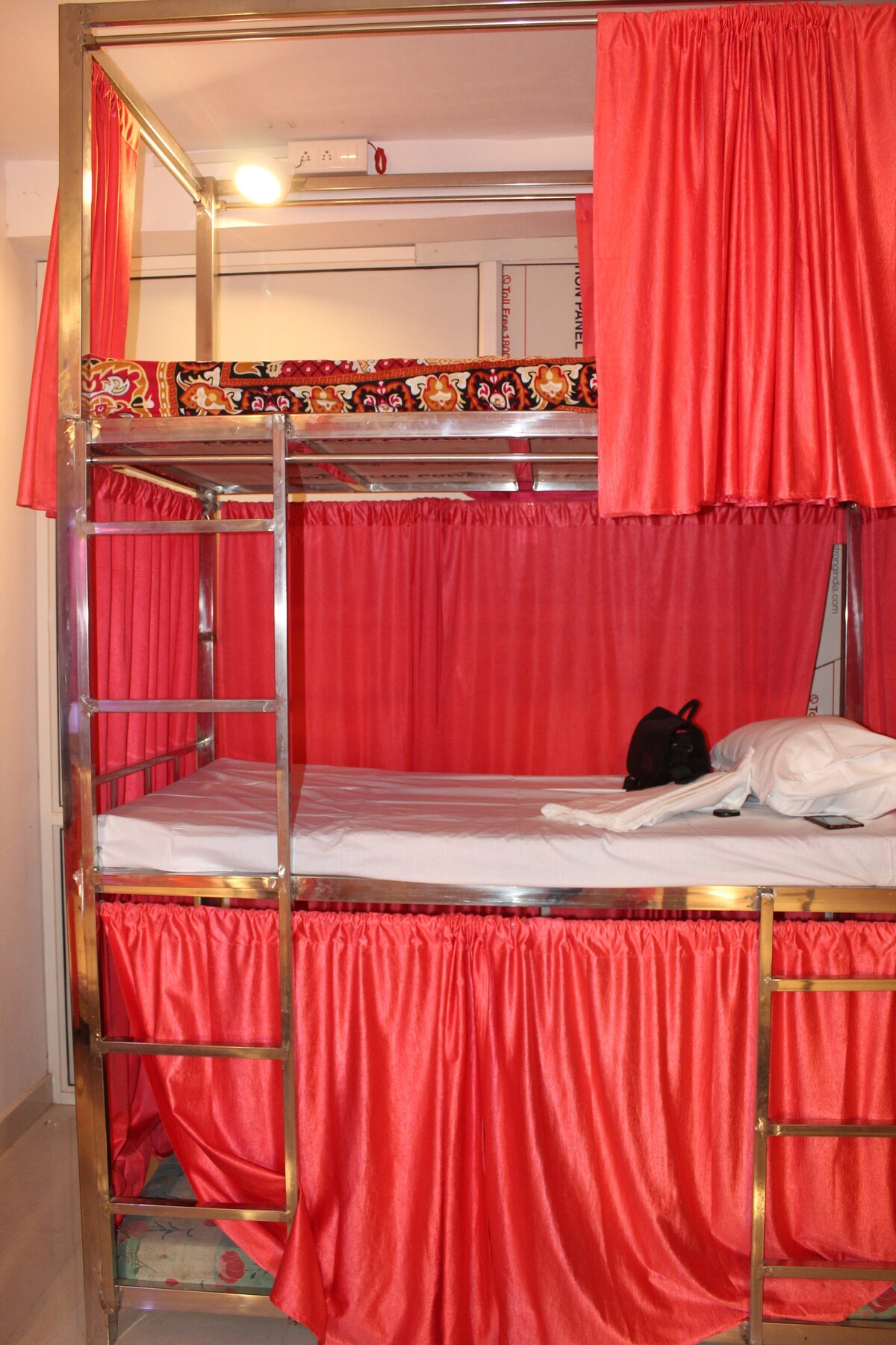 Sharing 5 bunk-beds at Sunset Backpackers hostel.