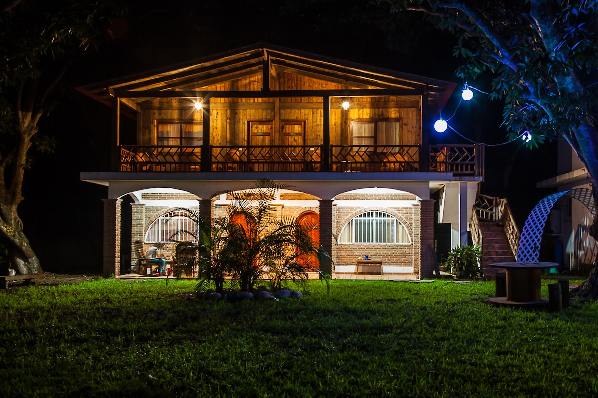 Cabaña en Finca de Mangos y cerca del Rio