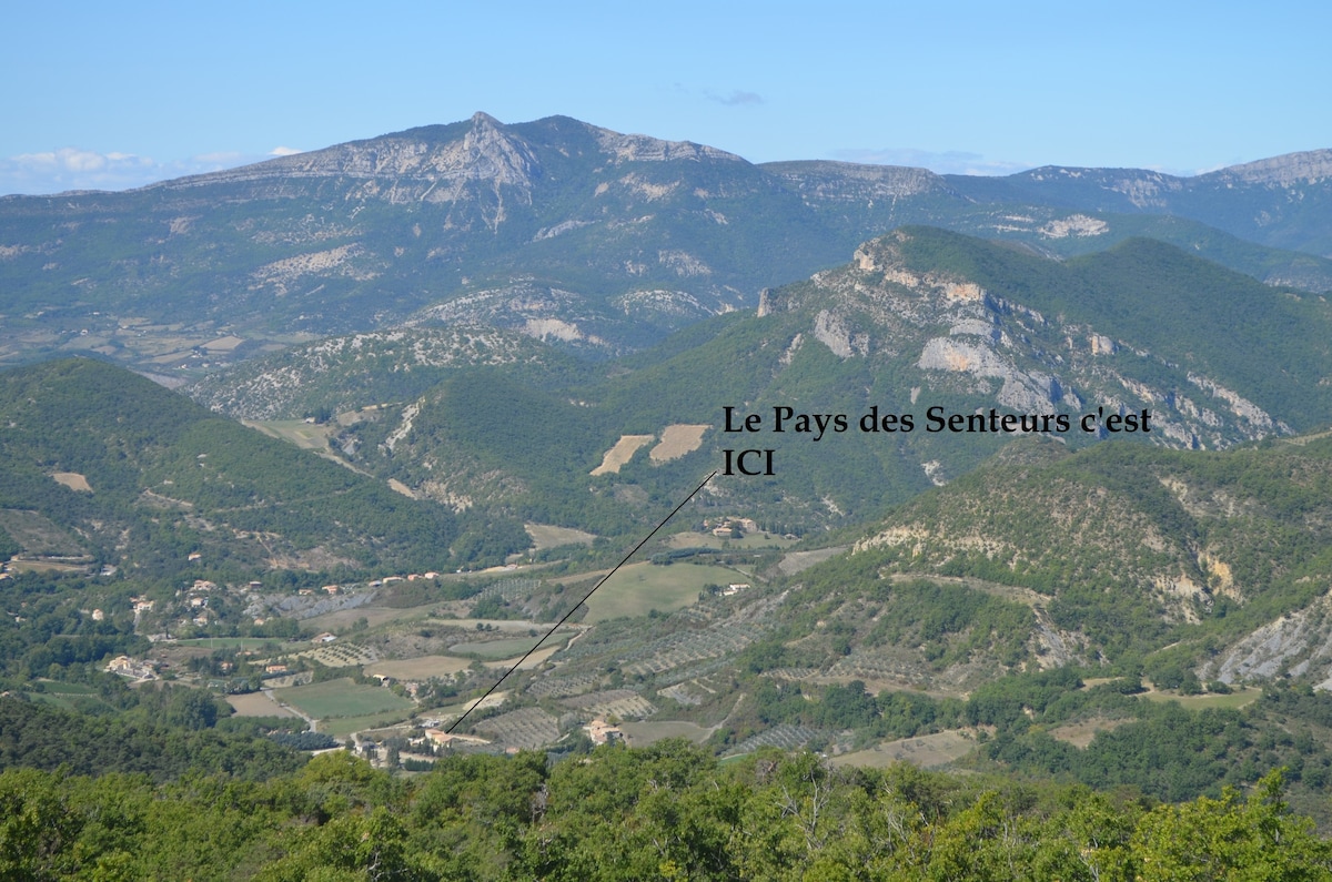 Le Pays des Sentiers （迷人的香水小屋）