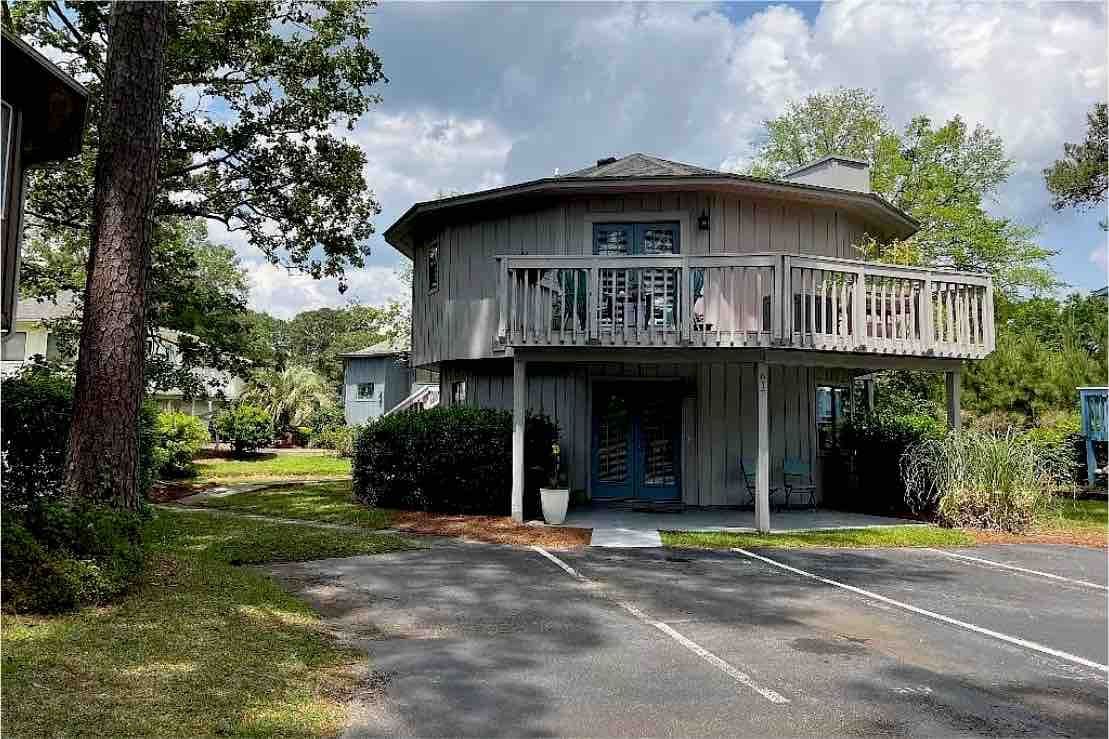 B. Winn’s Peaceful Treehouse (Downstairs Suite)