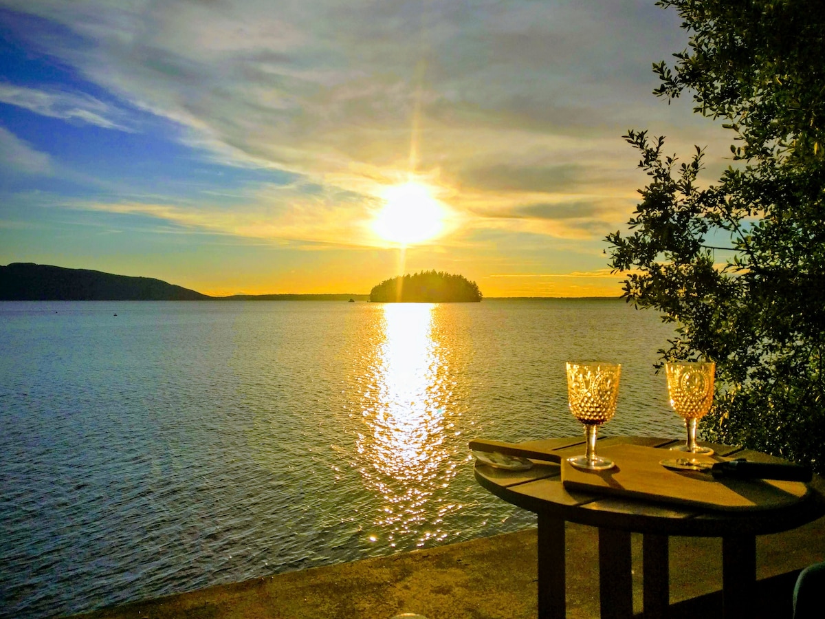 The Crow 's Nest on Chuckanut Bay—Waterfront