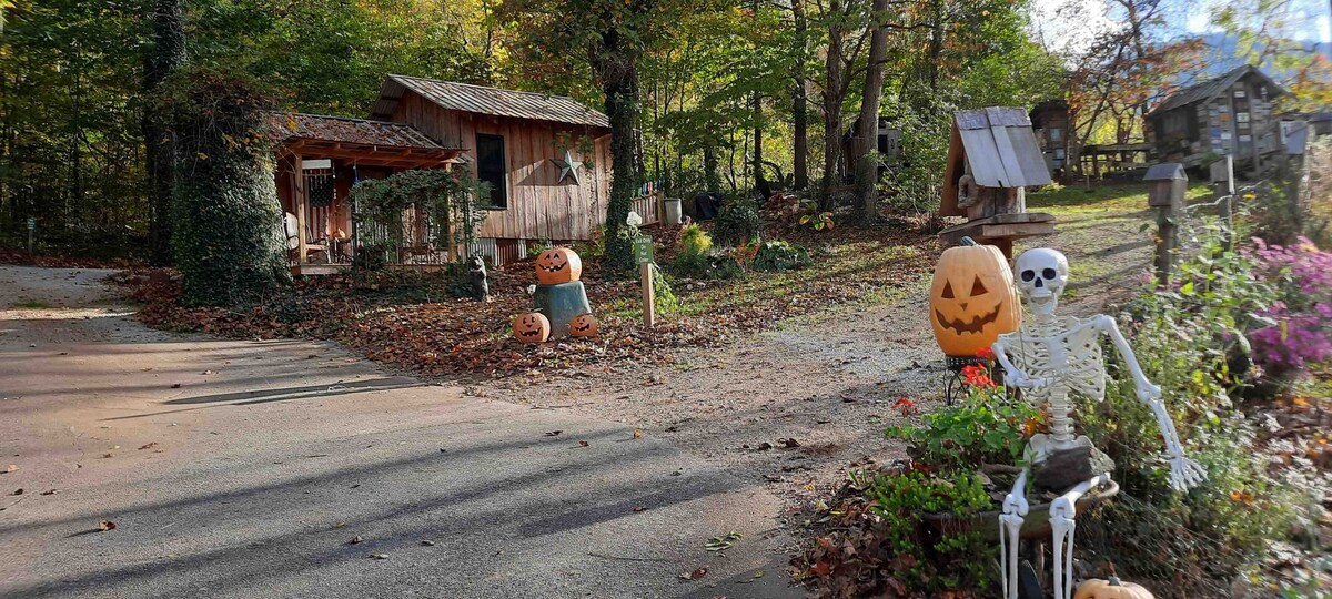 Cabin in Franklin, The Rusty Nail