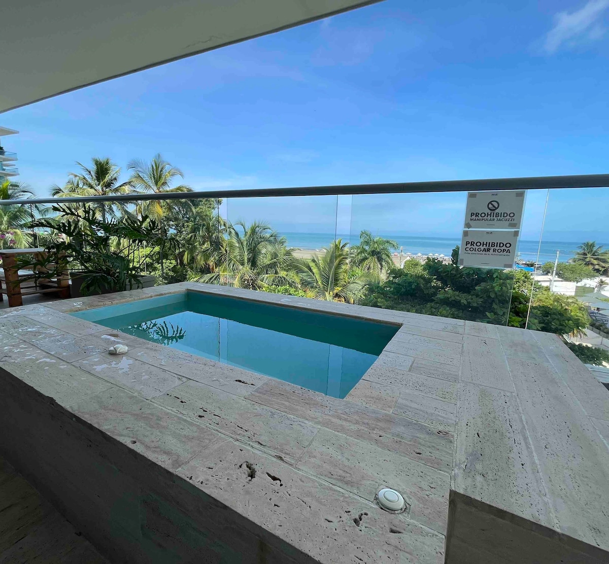 Luxury aparment with jacuzzi & amazing sea view