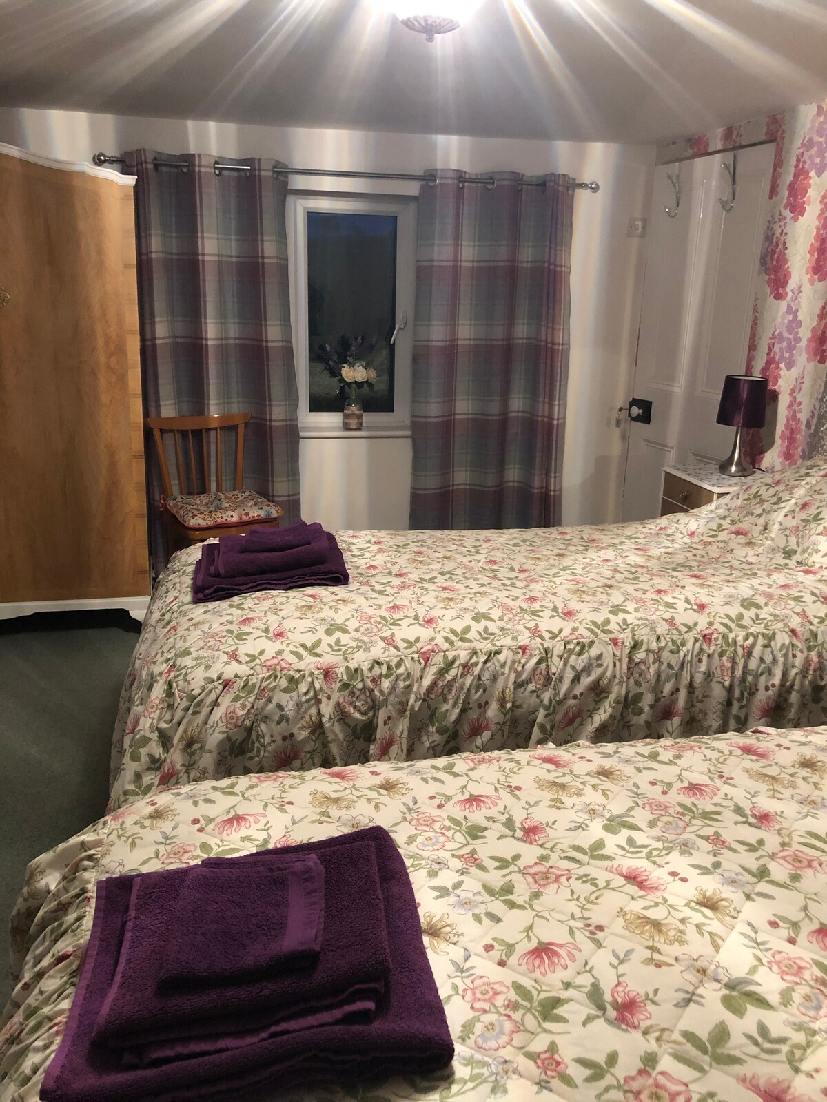 2号房间-可爱的宽敞超大双人床或单人床