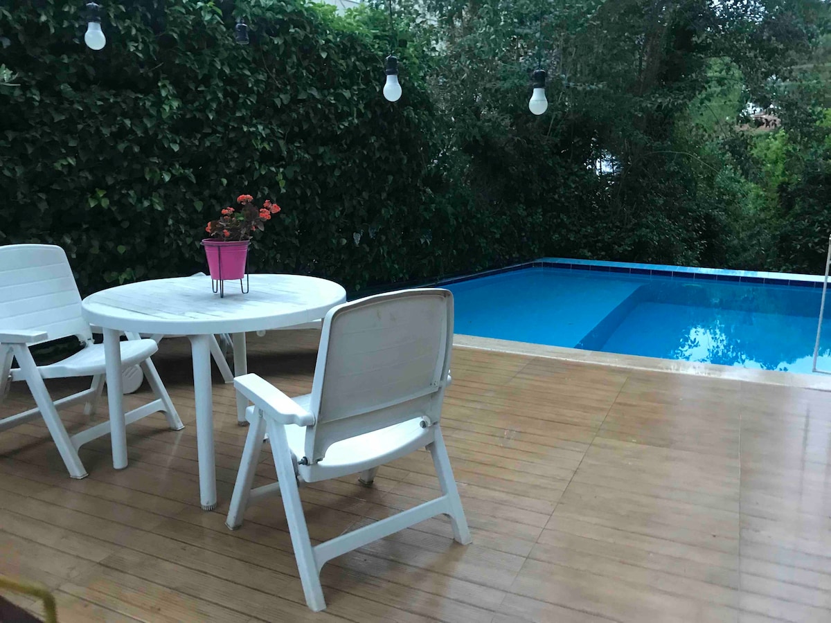 Villaras花园房源-家具齐全，带私人泳池