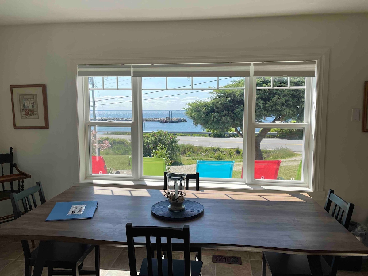 Stunning ocean views with sunsets over Mahone Bay