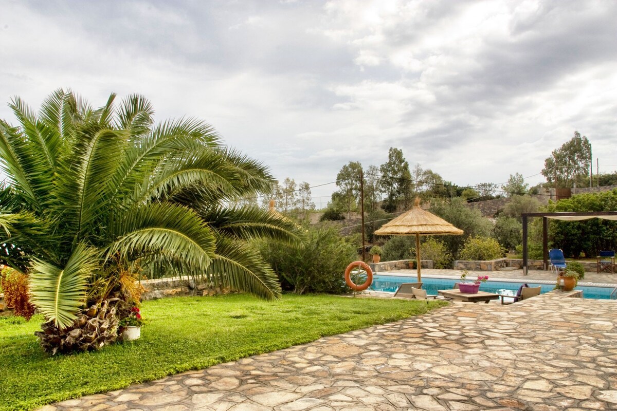 R 932 Villa Costa with Outdoor Pool, Garden View & Mountain View