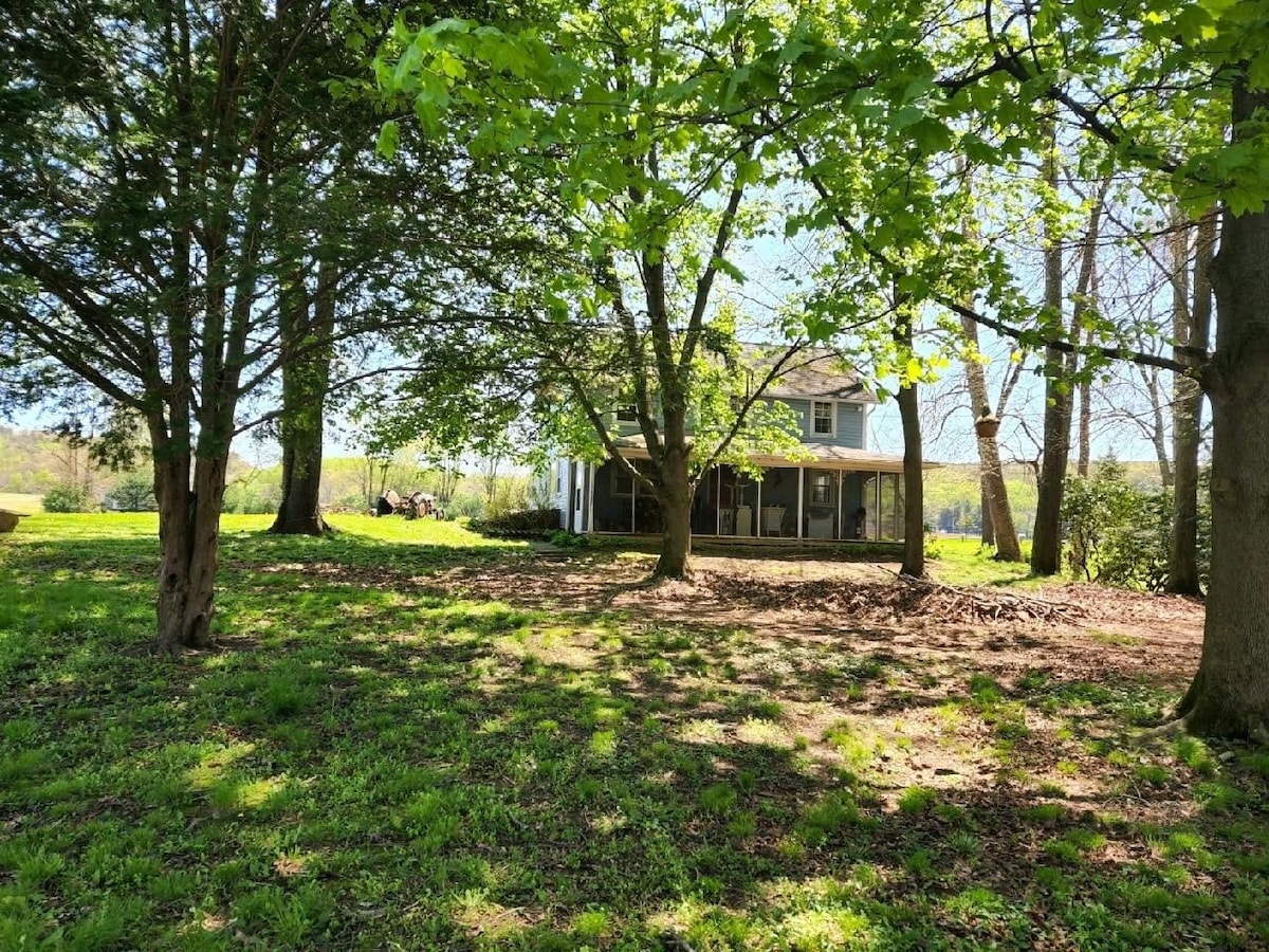 Farmhouse on gorgeous creek.