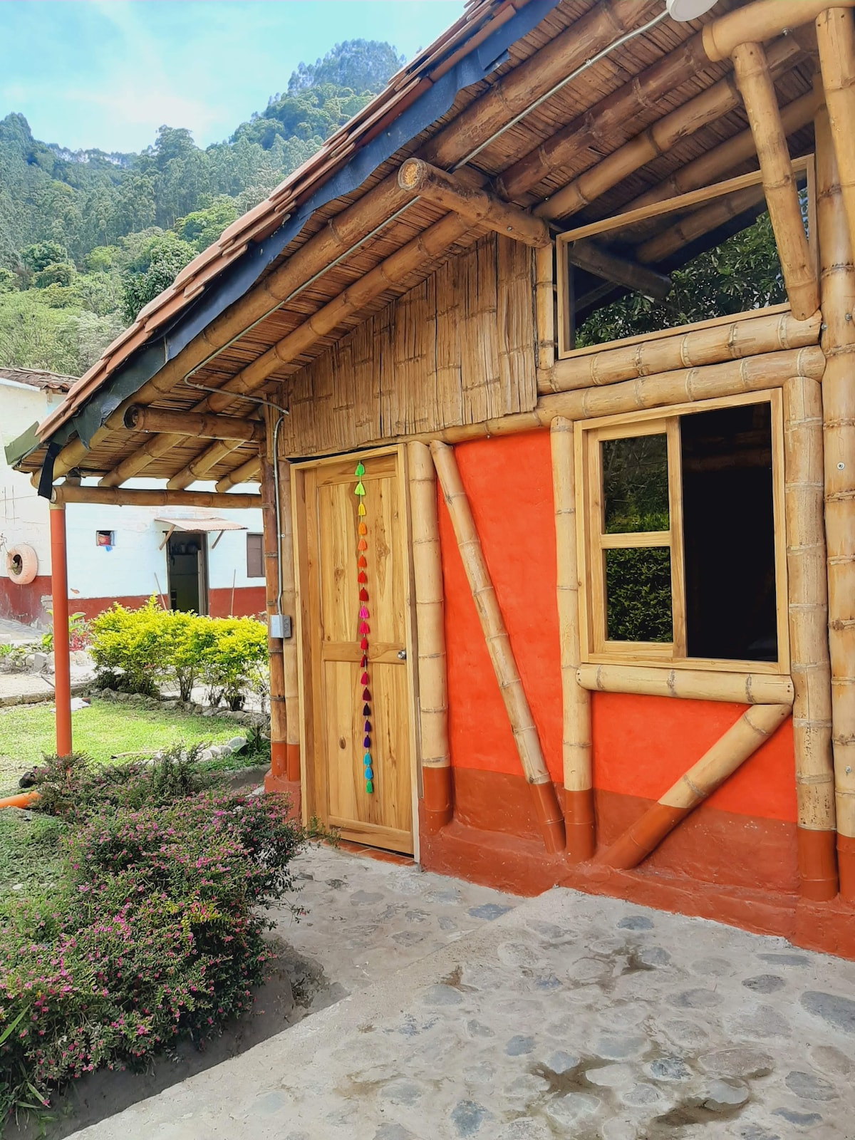 Refugio entre Bambú, cerca del Místico Cerro Tusa.