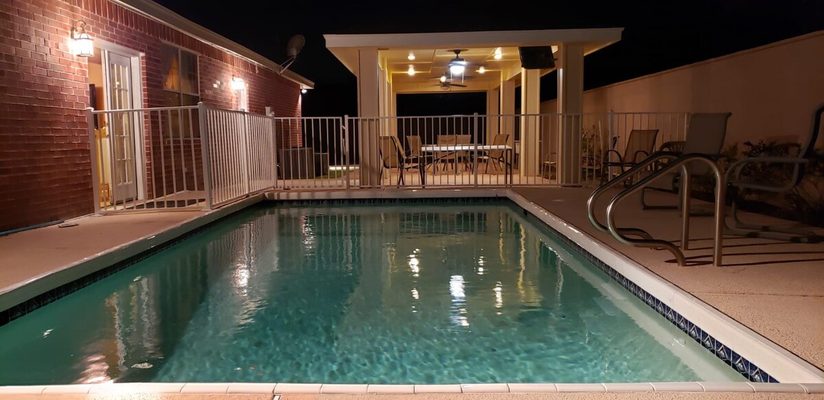 Spacious Private 1BR w/ Wi-Fi + Pool | Shared 1.5B