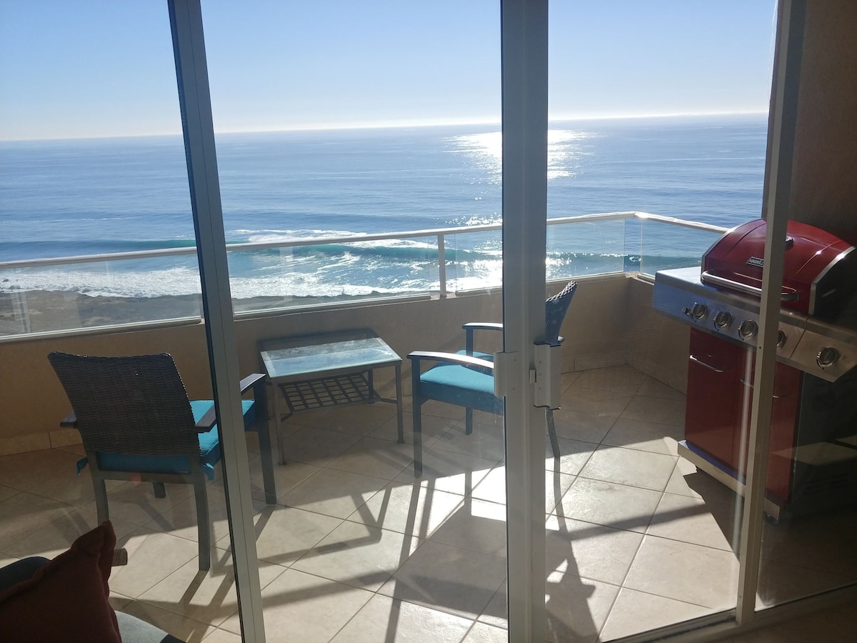 3bed 2 bath Condo with Panoramic Ocean Views