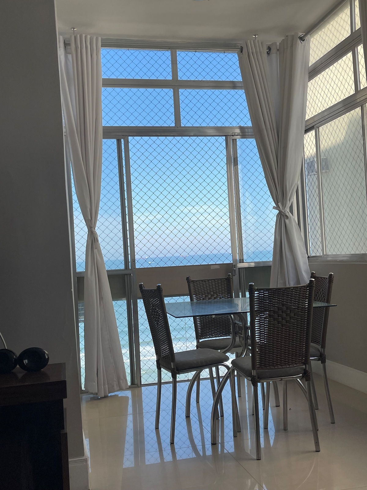 Lindo apartamento vista mar com serviço de praia!