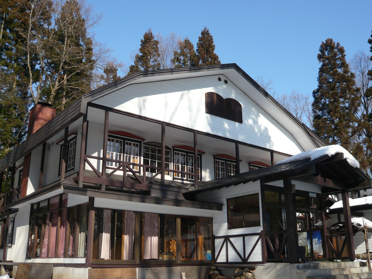 Kizuna Lodge ：双床房，含早餐