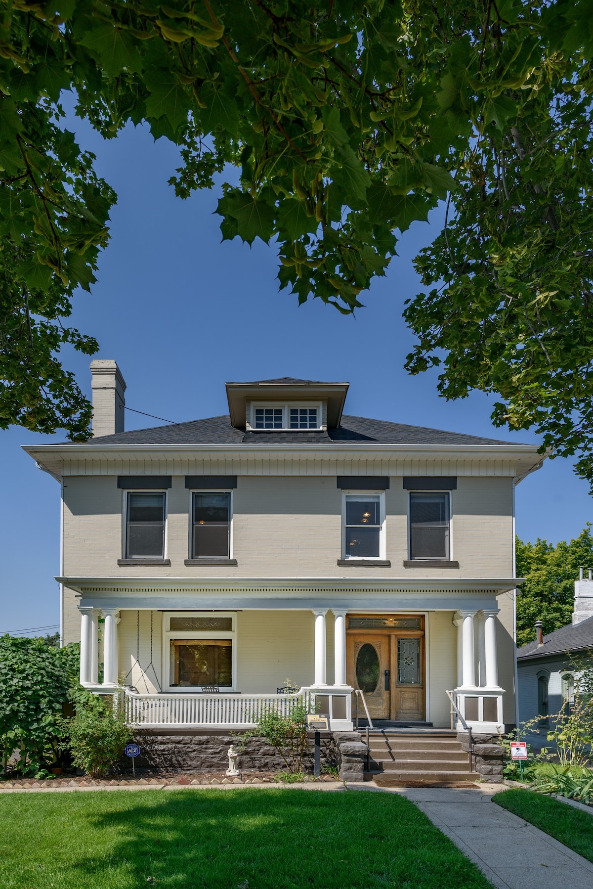 Beautiful Historic Home in the Heart of Downtown