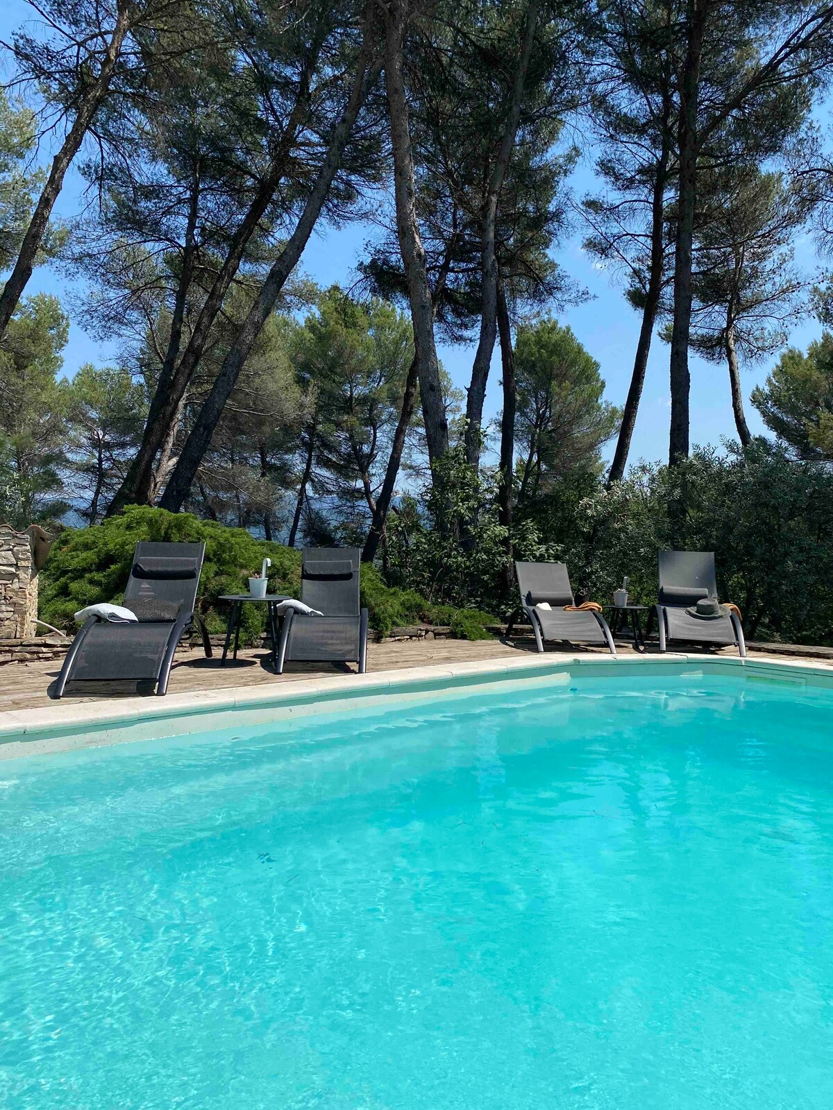 Mas, vue pinède de Roussillon, piscine chauffée