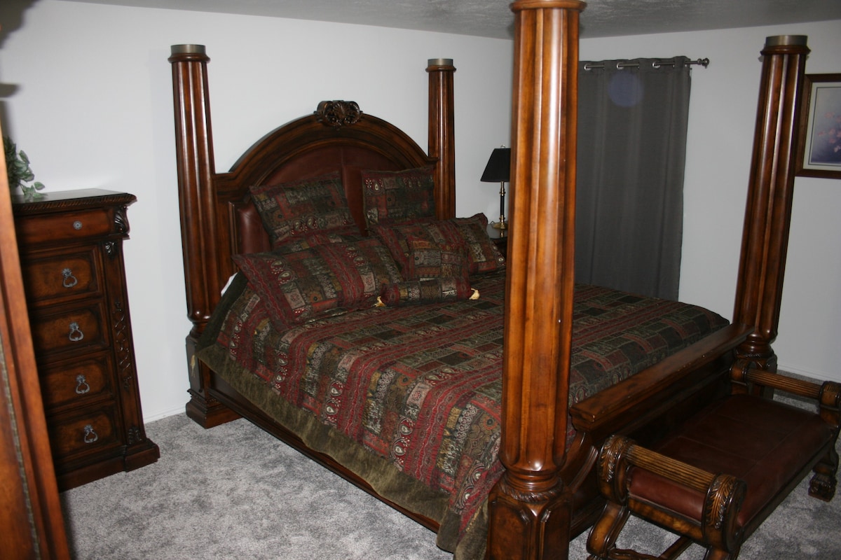 在BYUI附近的独立房间里睡得像一张加大双人床
