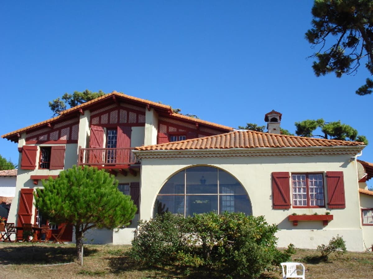 Villa face à la mer. Accés privé à la plage.