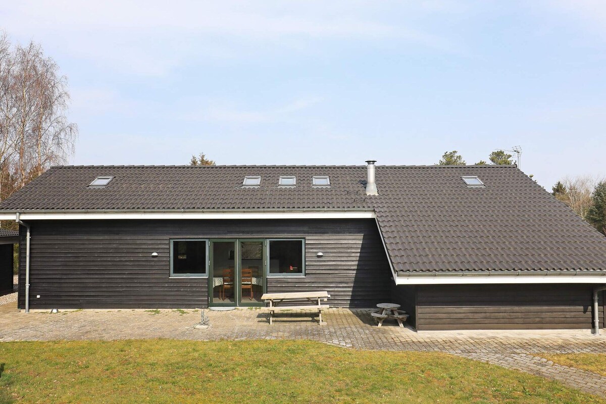 12 person holiday home in hals
