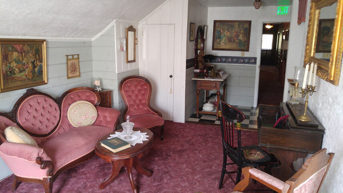 Queen Victoria Suite - The Inn of Glen Haven