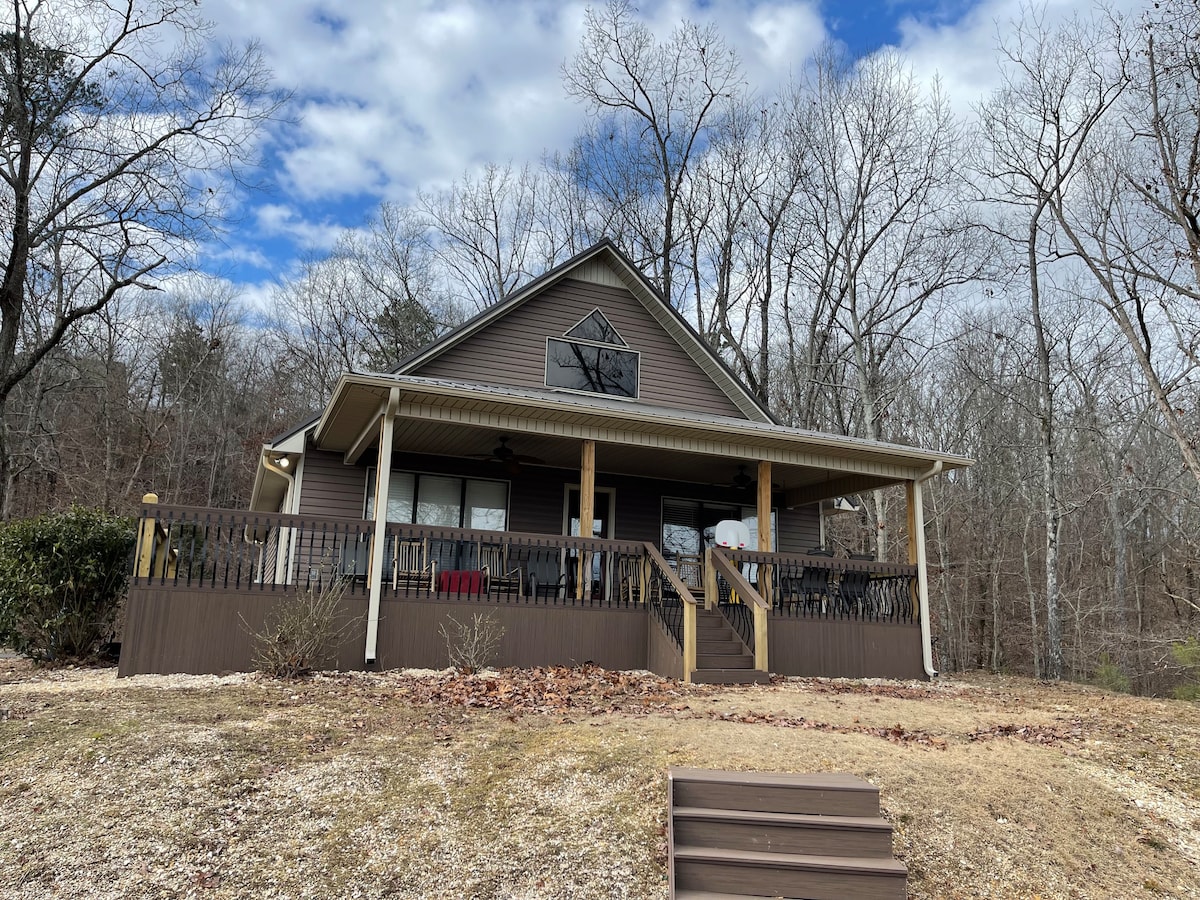 Wood River View Cabin Sleeps Twelve