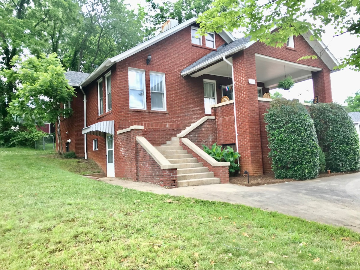 Romantic historic home, close to downtown