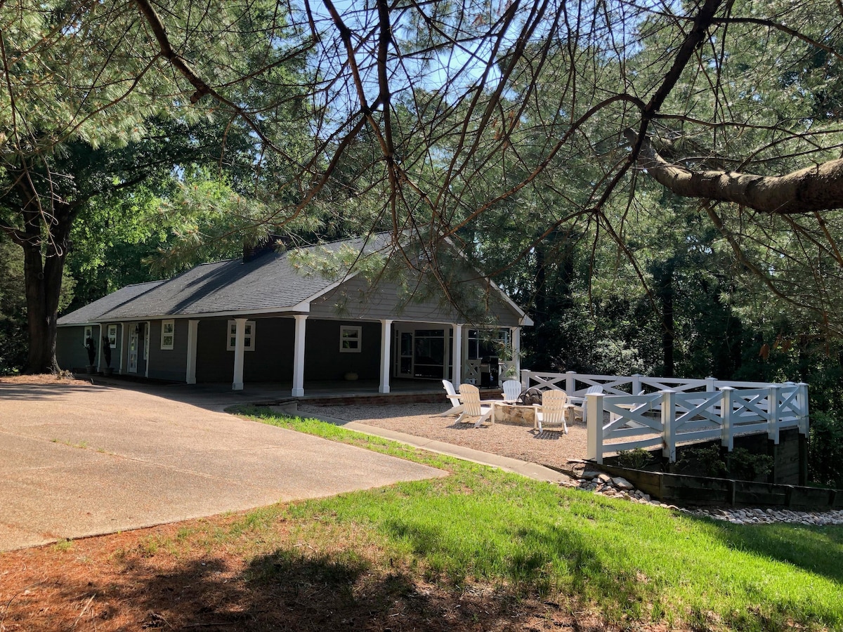 The Cottage on Bernard 's Creek