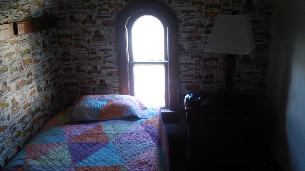 橙色房间|时髦的房间，温馨的房间，配备双人床