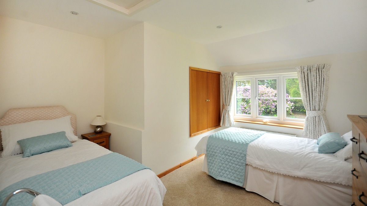Yew Tree Farm Cottage - Countryside and comfort