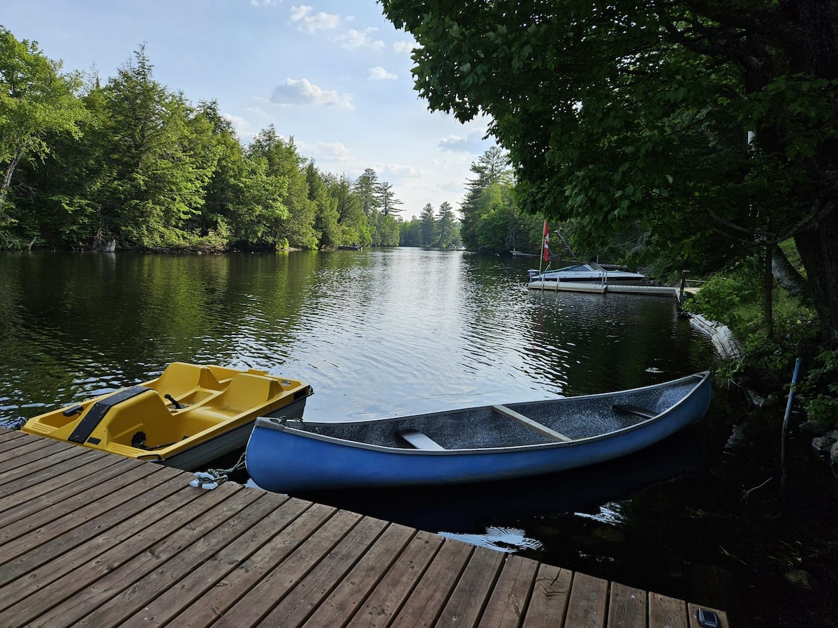 Waterfront Cabin with bunkie