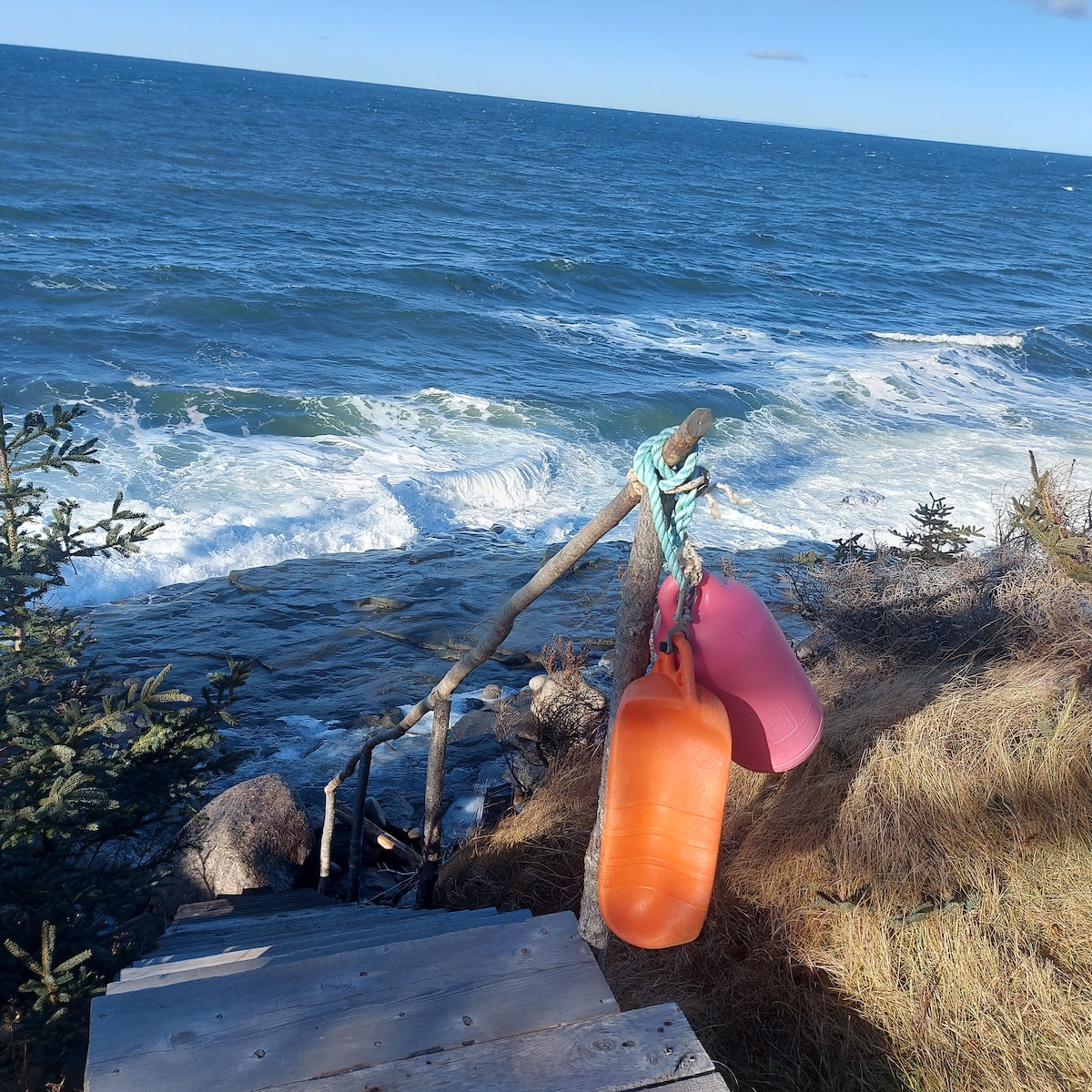 Fundy Fantasy Oceanfront Cabin