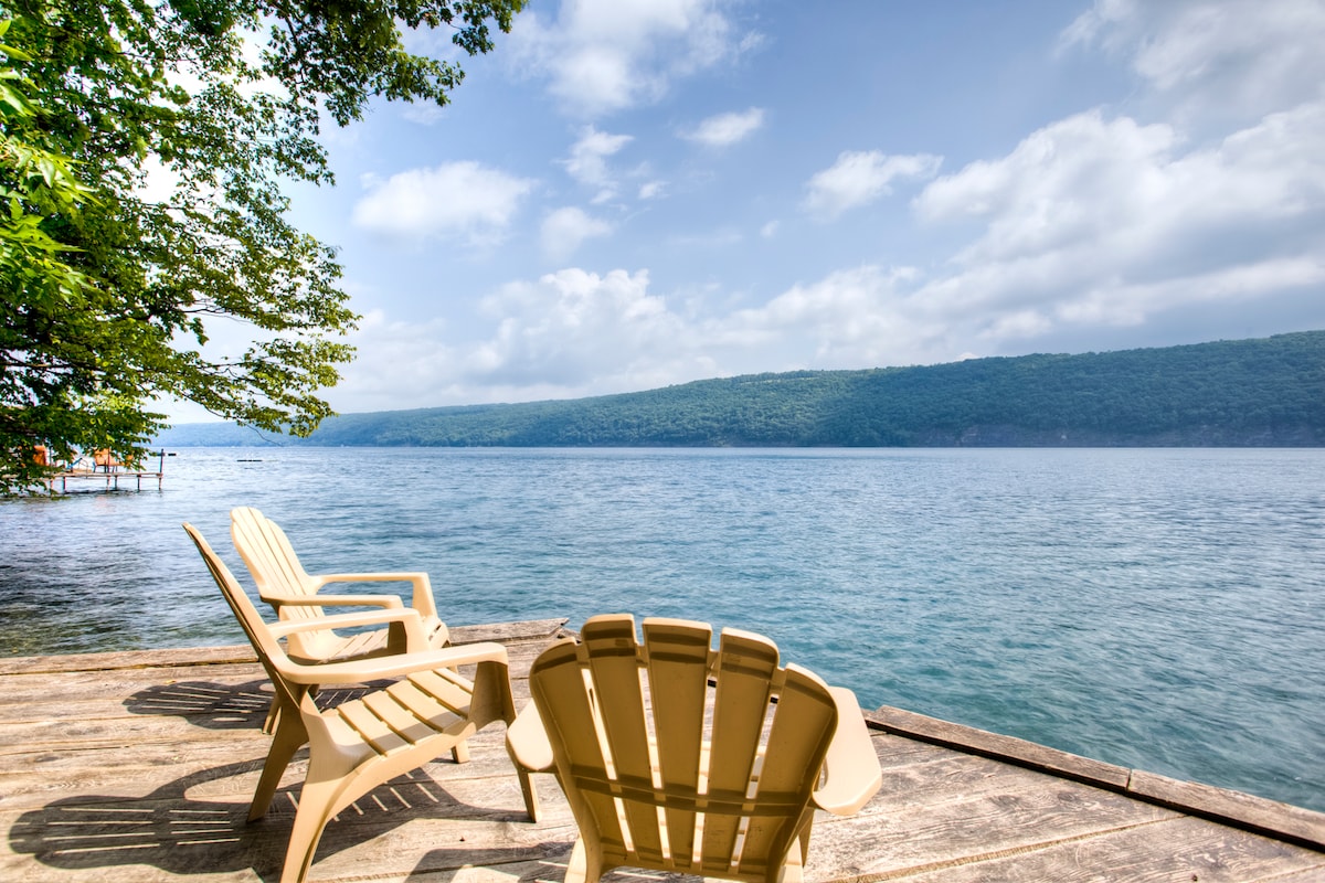 斯卡内阿特莱斯湖（ Skaneateles Lake ）的湖畔