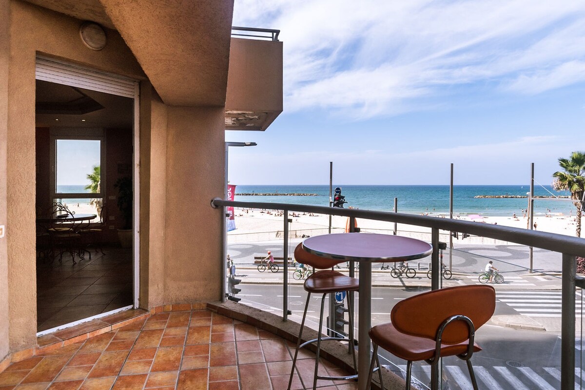 TLV Central Beach Front - Sea View