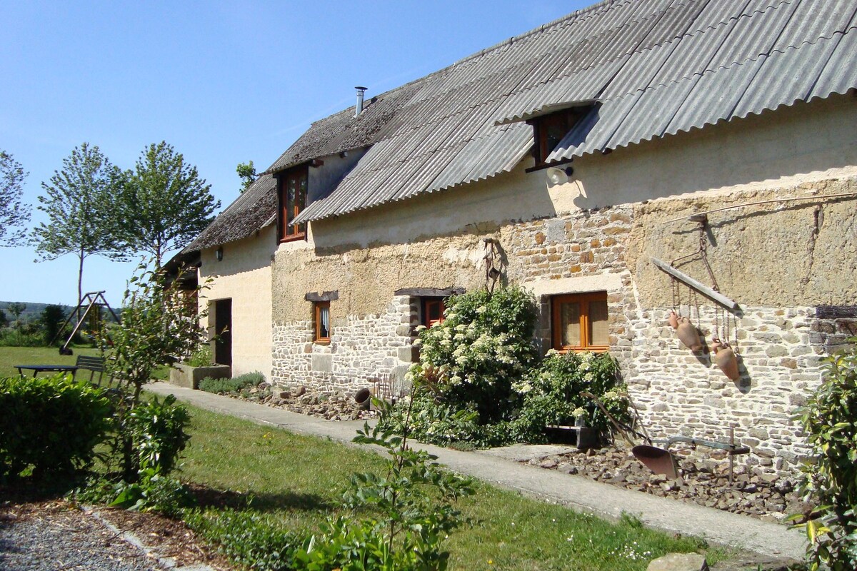 Rustic holiday home with garden in Normandy