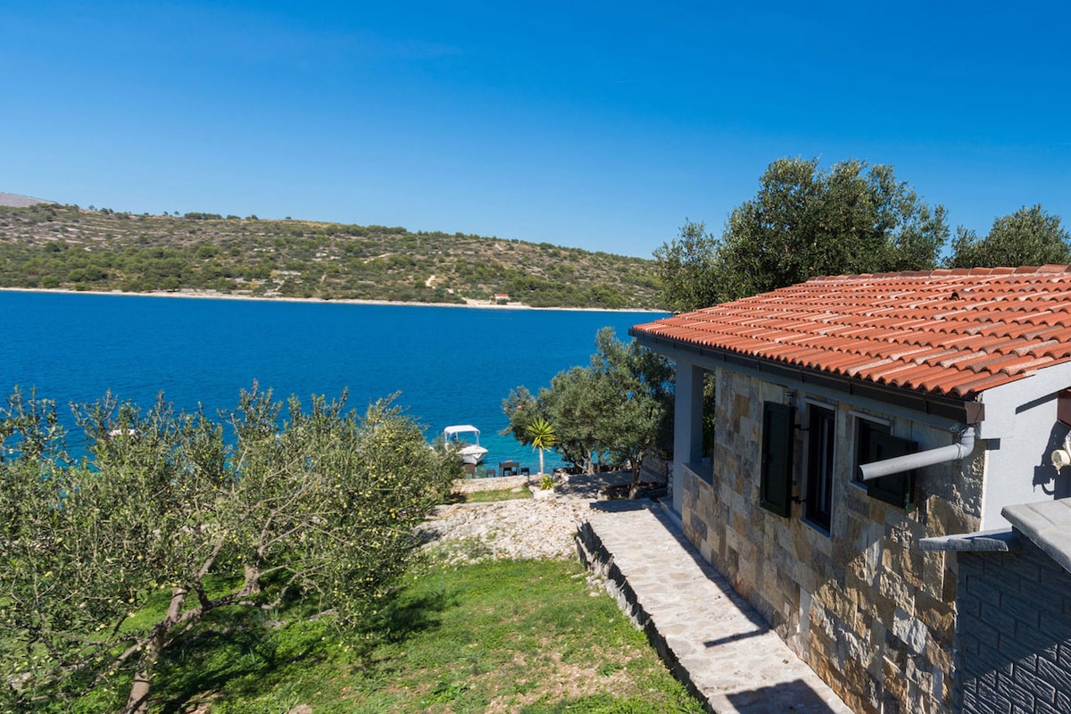 House SVETA FUMIJA 2-beachfront, with private boat