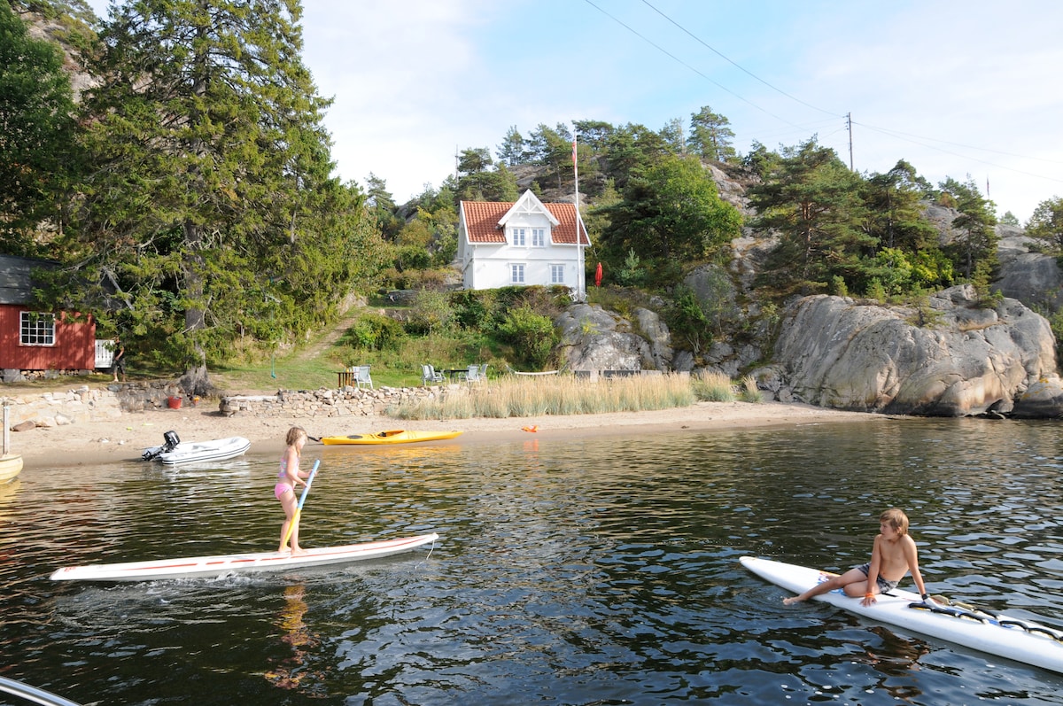 Waterfront picturesque summer home