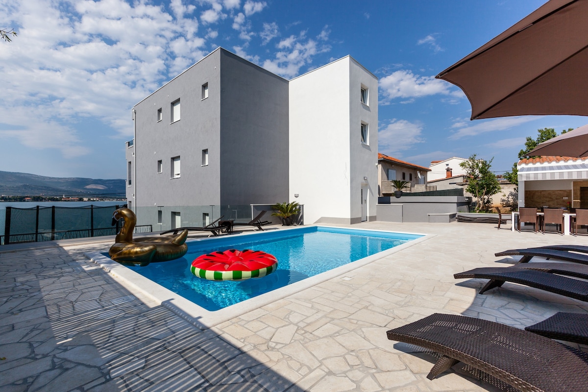 ARIA豪华别墅，海滨，可容纳21人， Trogir