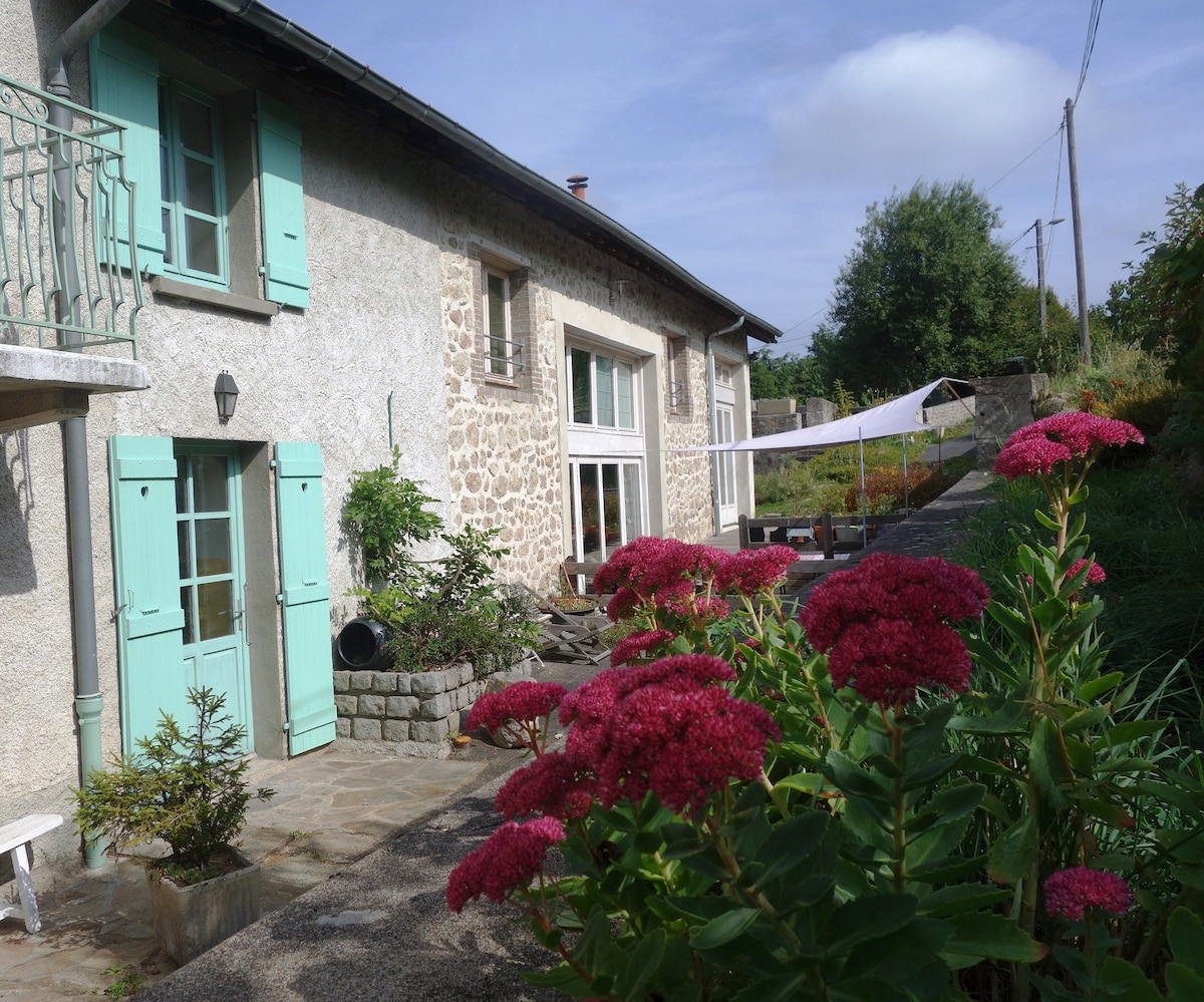 Jolie ferme rénovée au bord de la Via Fluvia