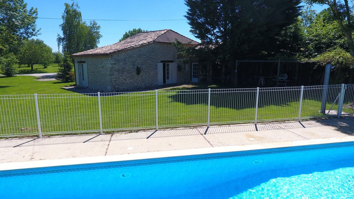 Maison de campagne avec piscine "gite lamoutole"