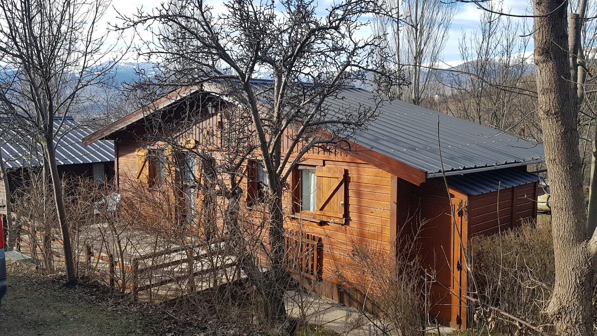 Chalet bois à la montagne dans un cadre paisible