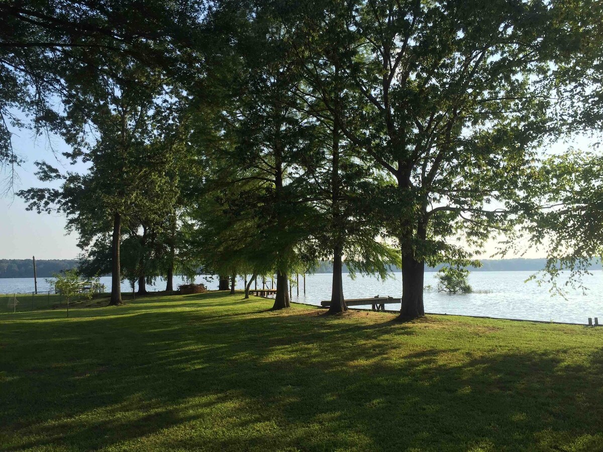 Cozy and quiet place on beautiful Lake Claiborne