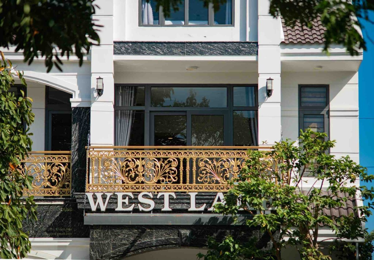 西湖酒店-带阳台的双人房