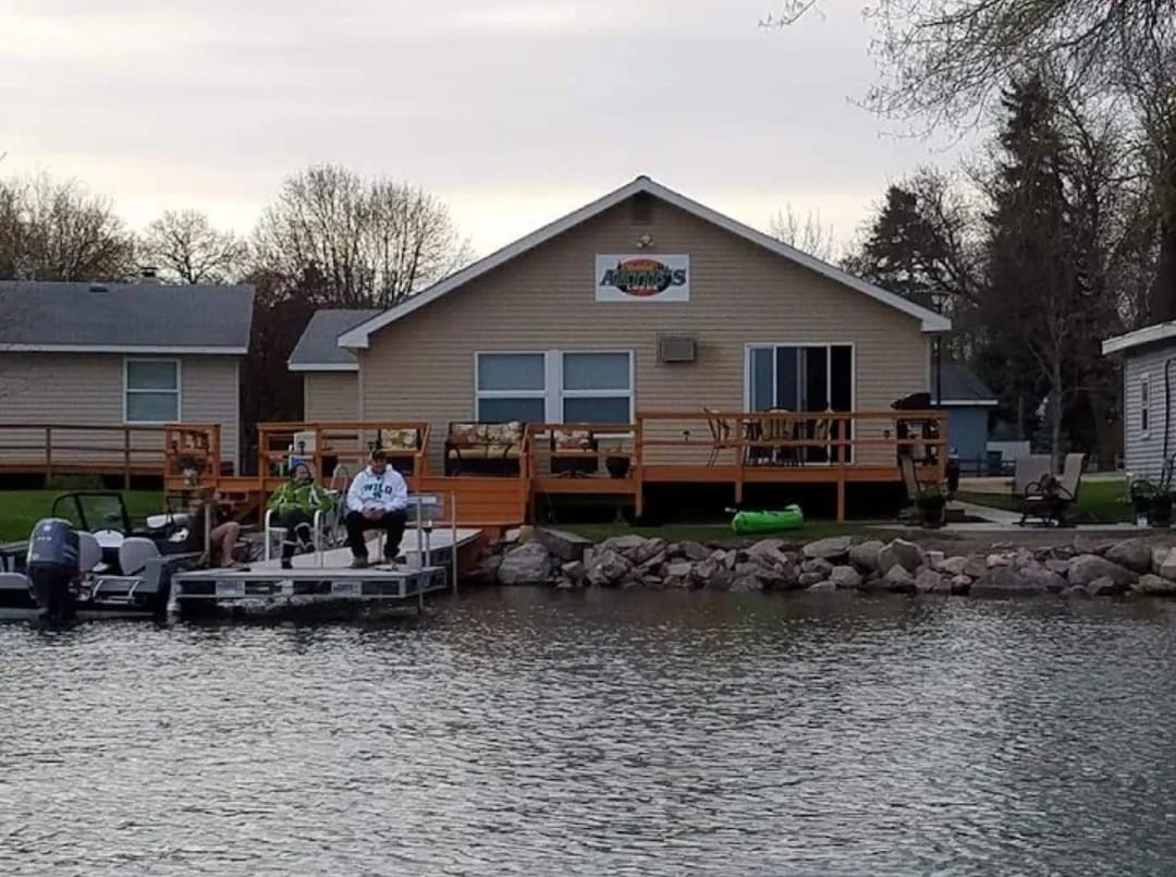 Artie 's Lodge on Big Stone Lake