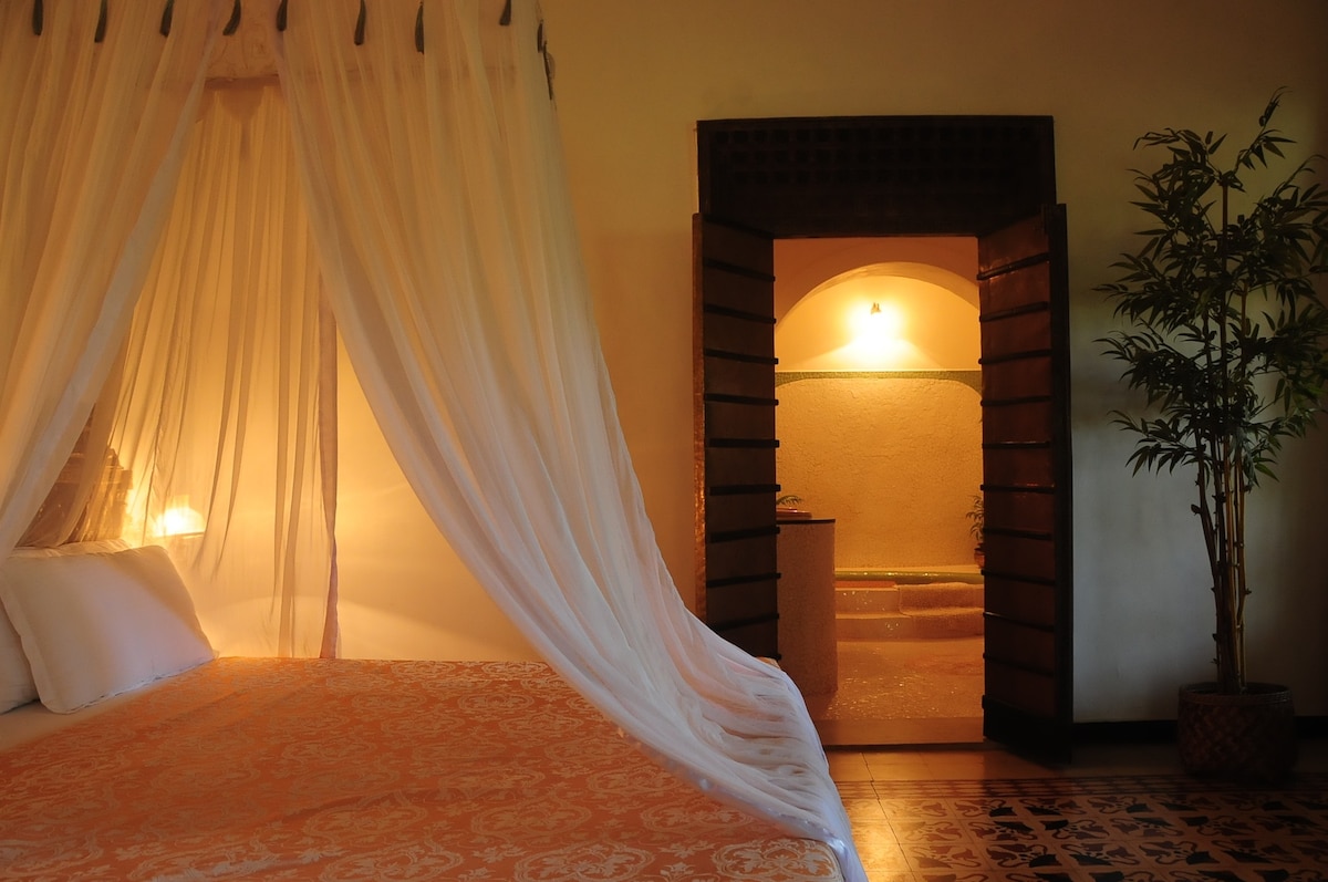 Romantic suite in Traditional Villa