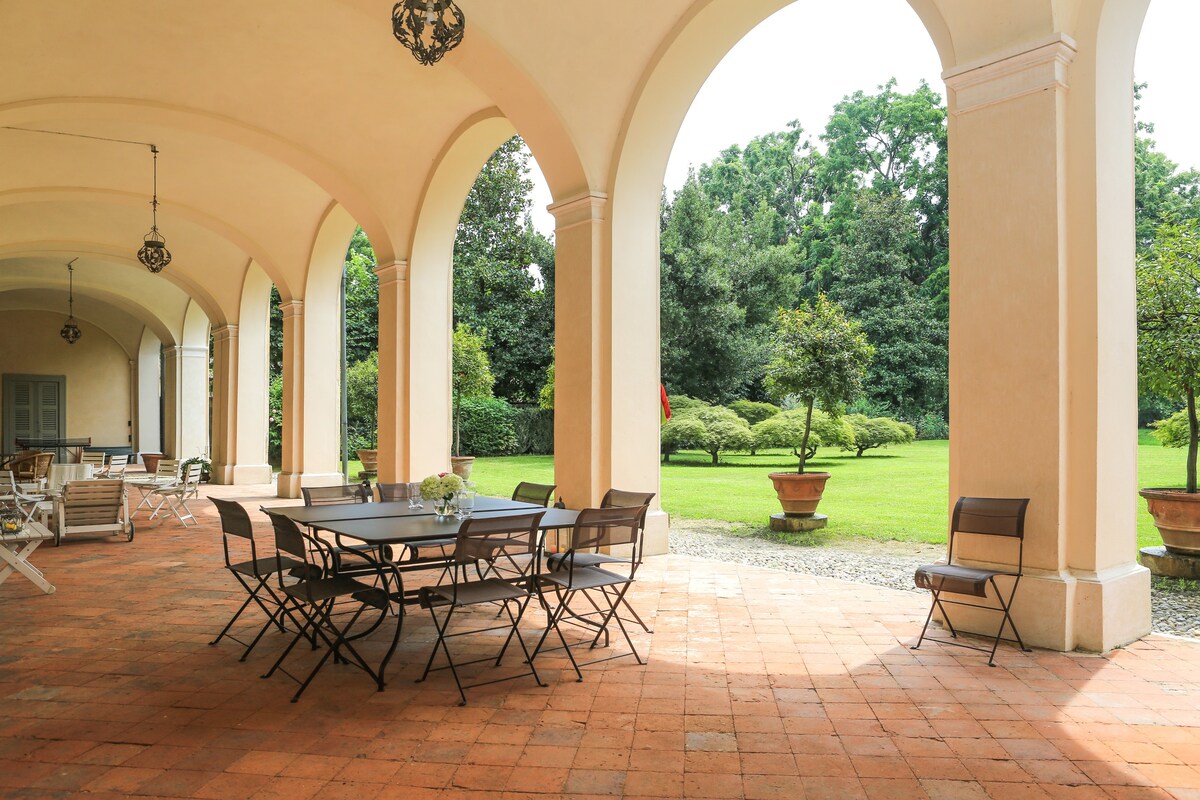 Villa Longo: an historical house for 16 guests