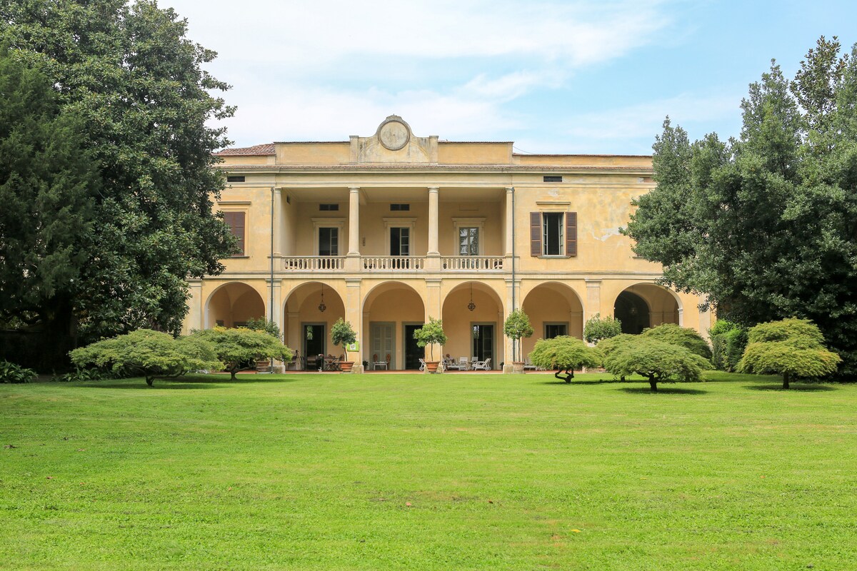 Villa Longo: an historical house for 16 guests